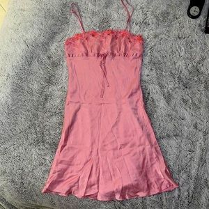 pink silk baby doll dress, brand silk capital, size large can fit small💗